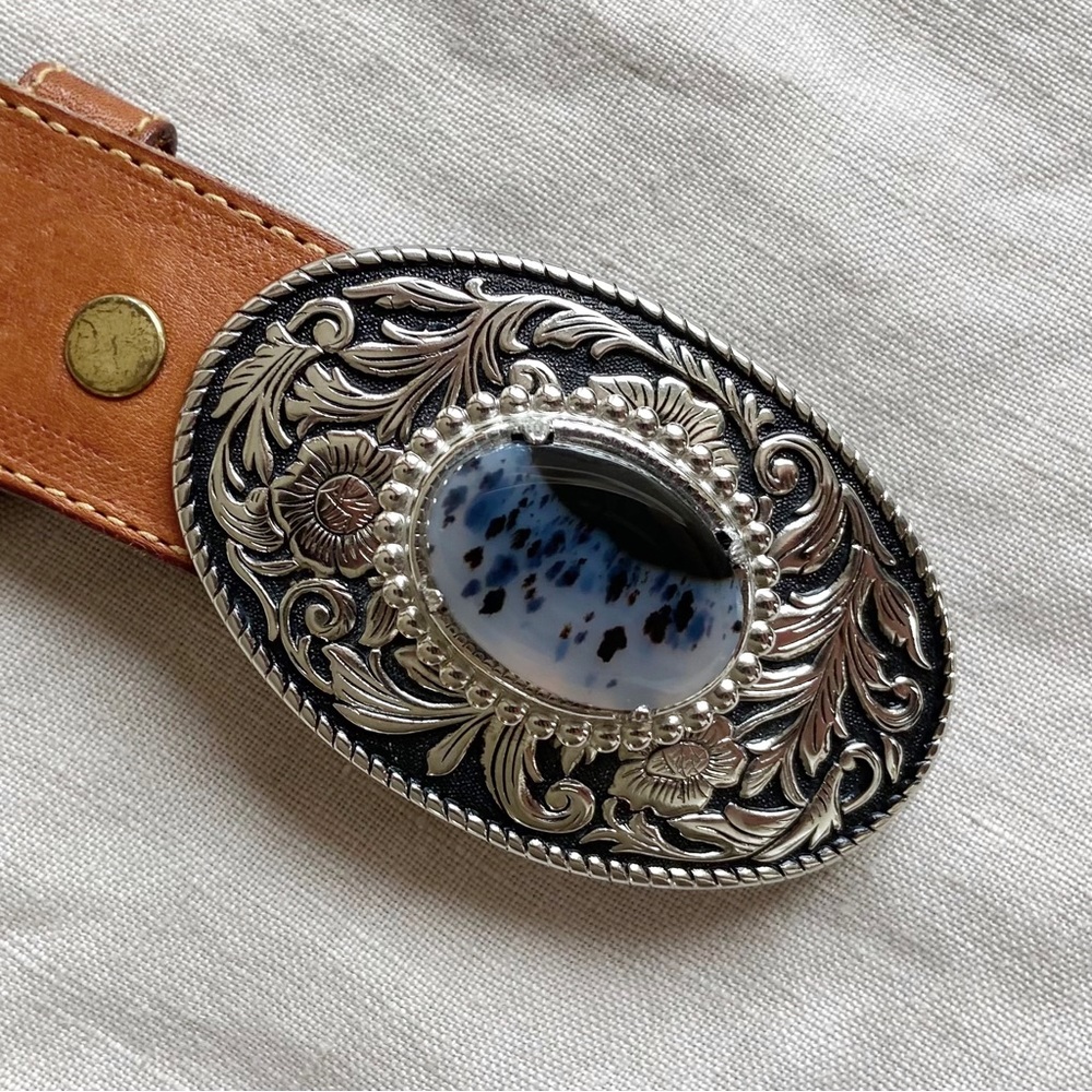 ‼️SOLD‼️Vintage Levi’s western brown woven leather belt engraved silver gemstone - Picture 2 of 7